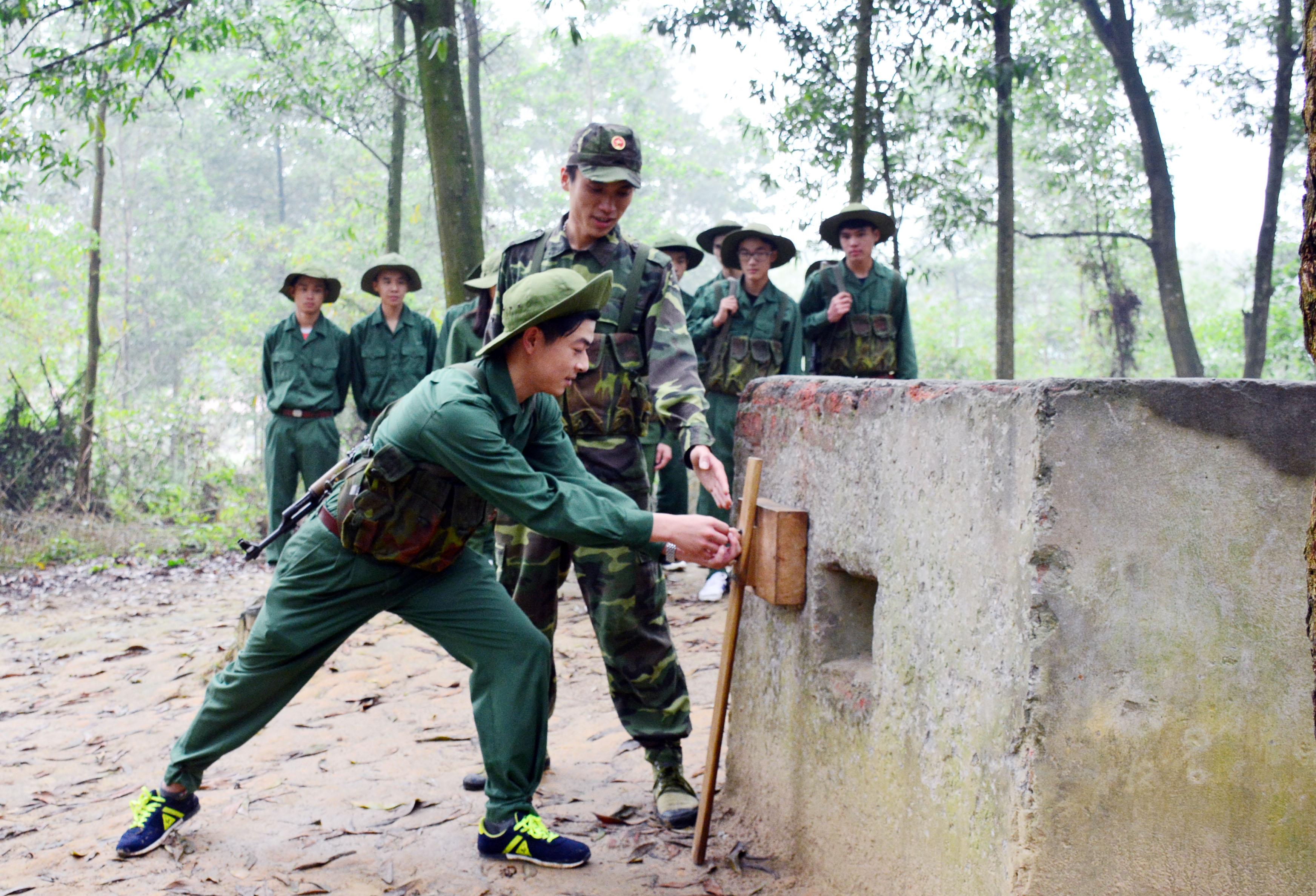 Coi trọng hơn nữa môn học Giáo dục quốc phòng và an ninh 