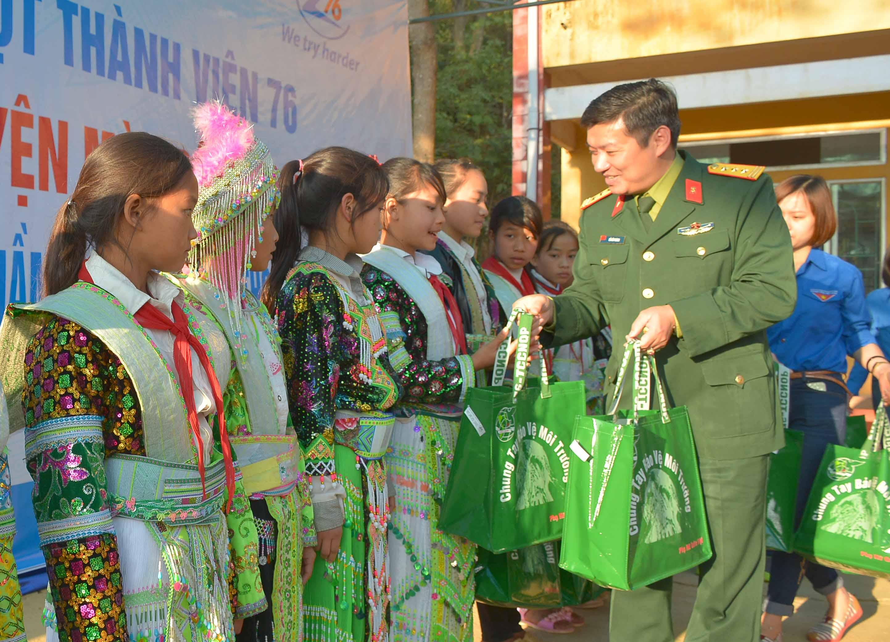Bài 1: Quyết tâm cao, dân vận khéo  