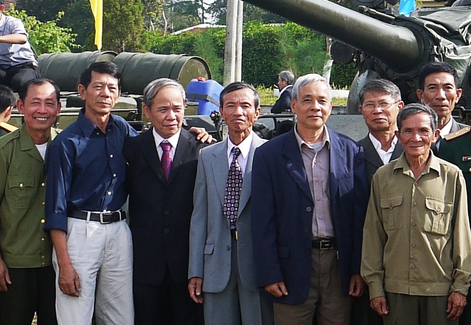 Người đi tìm tên cho đồng đội