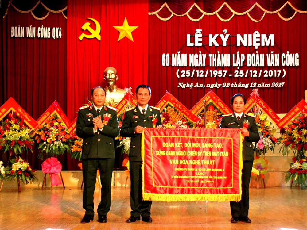Đoàn văn công Quân khu 4 kỷ niệm 60 năm ngày truyền thống