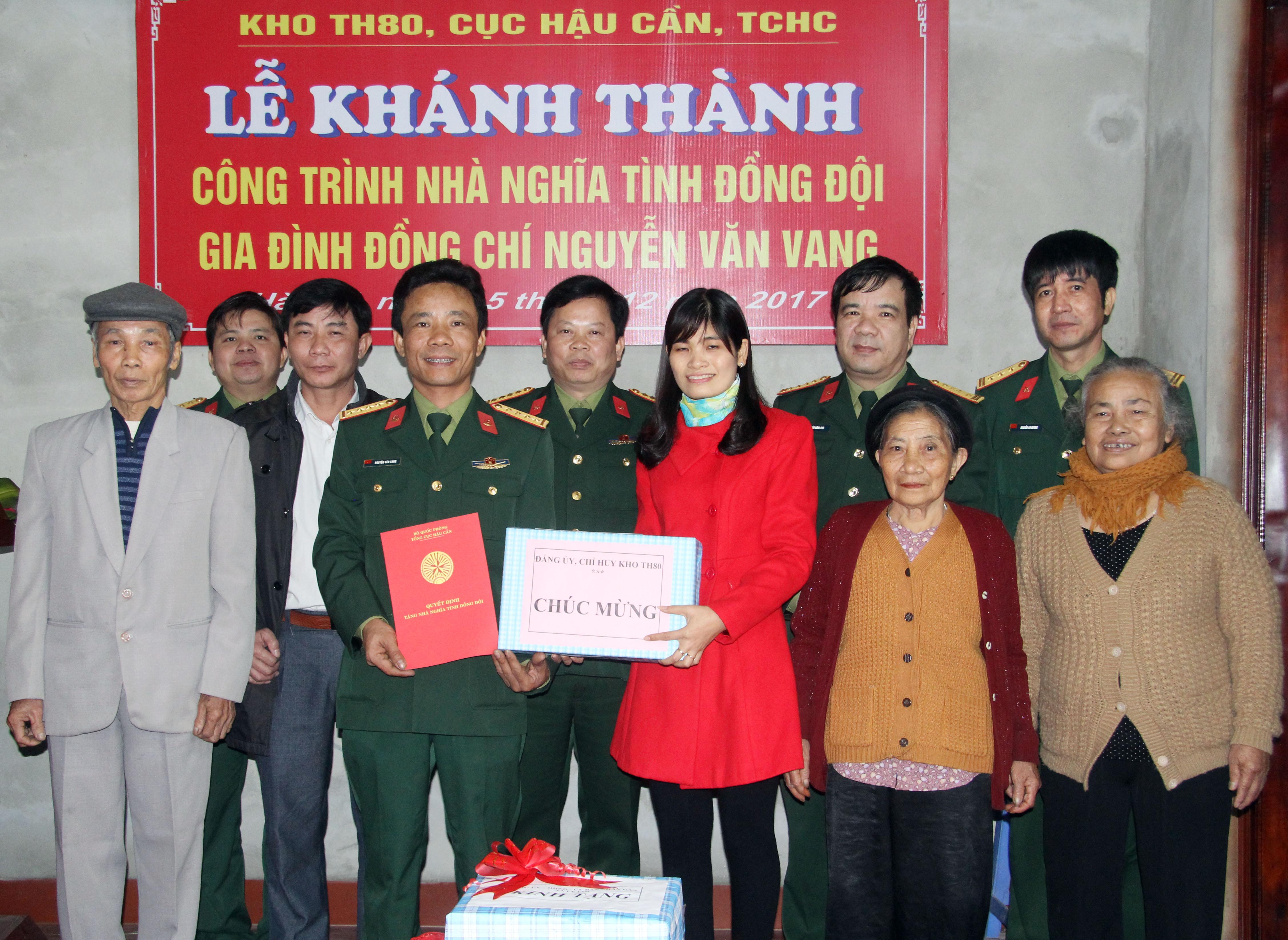 Thắm tình đồng đội, nặng nghĩa quân dân