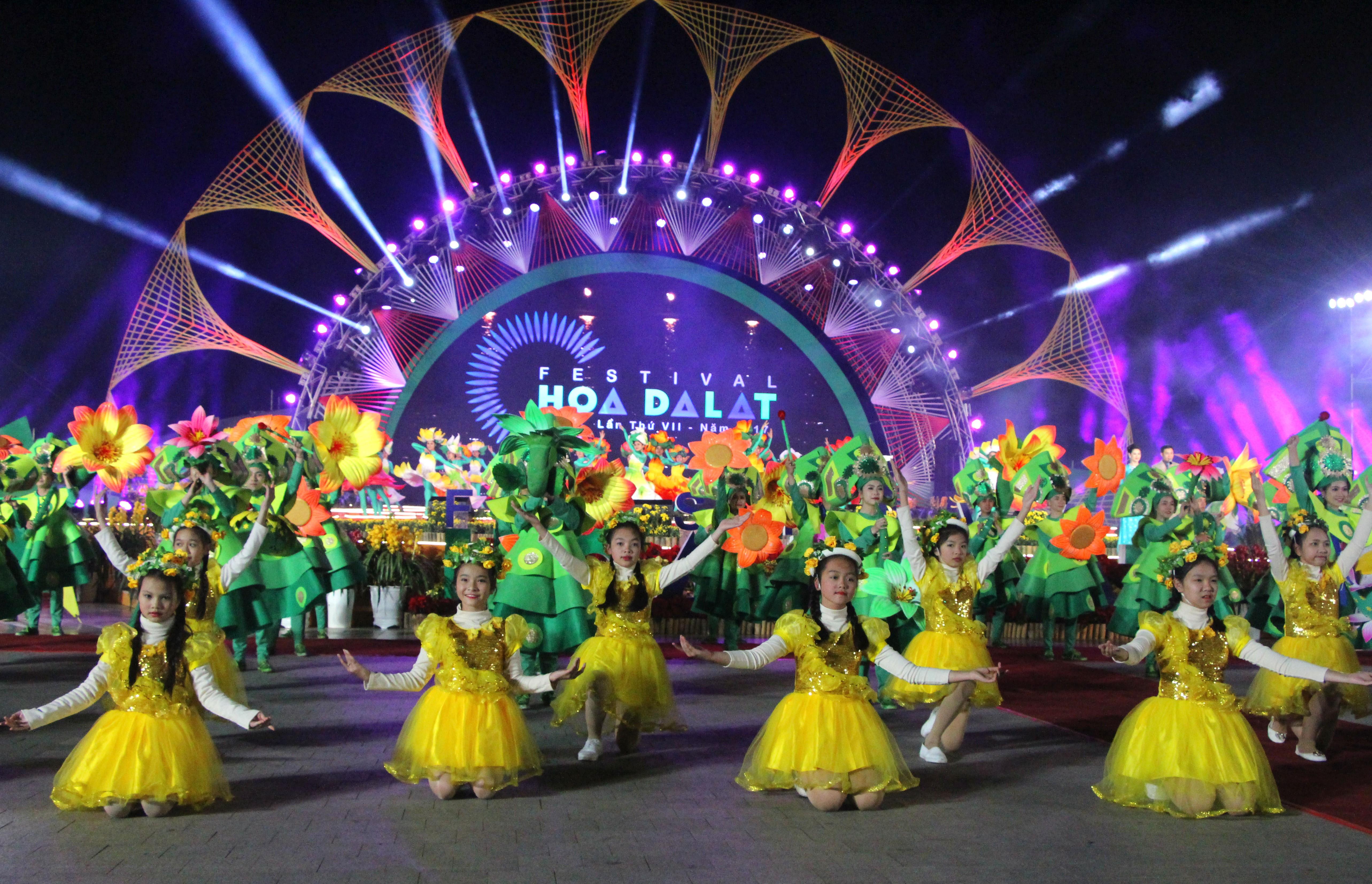 Rực rỡ hương sắc thành phố ngàn hoa