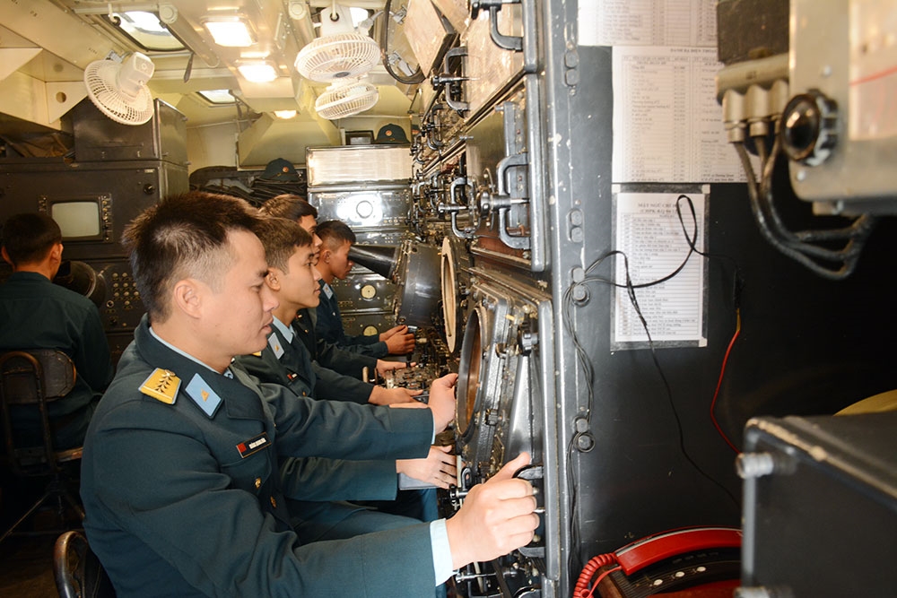 Quá trình huấn luyện luôn khắt khe, bài bản và phải hiệp đồng chặt chẽ giữa nhiều lực lượng, nhiều bộ phận.