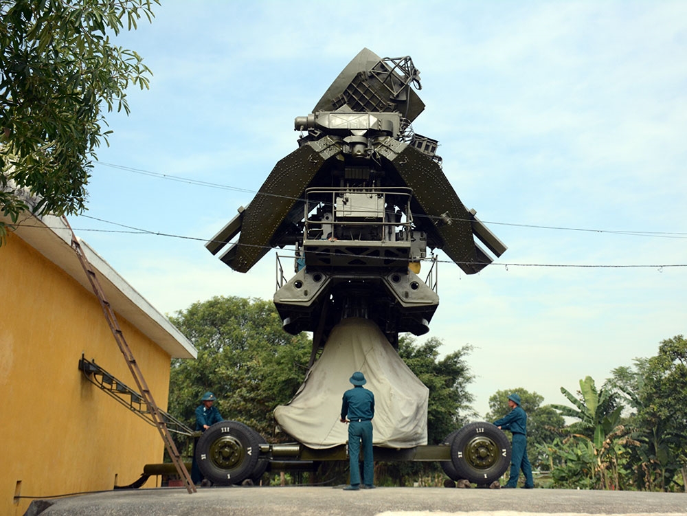 Hệ thống ra-đa dẫn bắn.