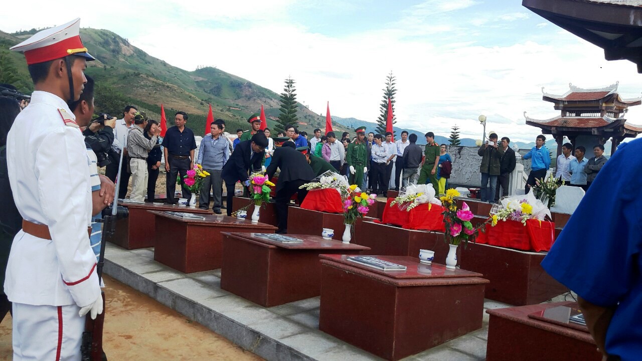 Kon Tum: Truy điệu và an táng 15 hài cốt liệt sĩ