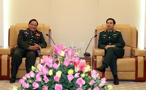 Lực lượng Phòng không – Không quân Việt Nam và Lào tăng cường hợp tác

