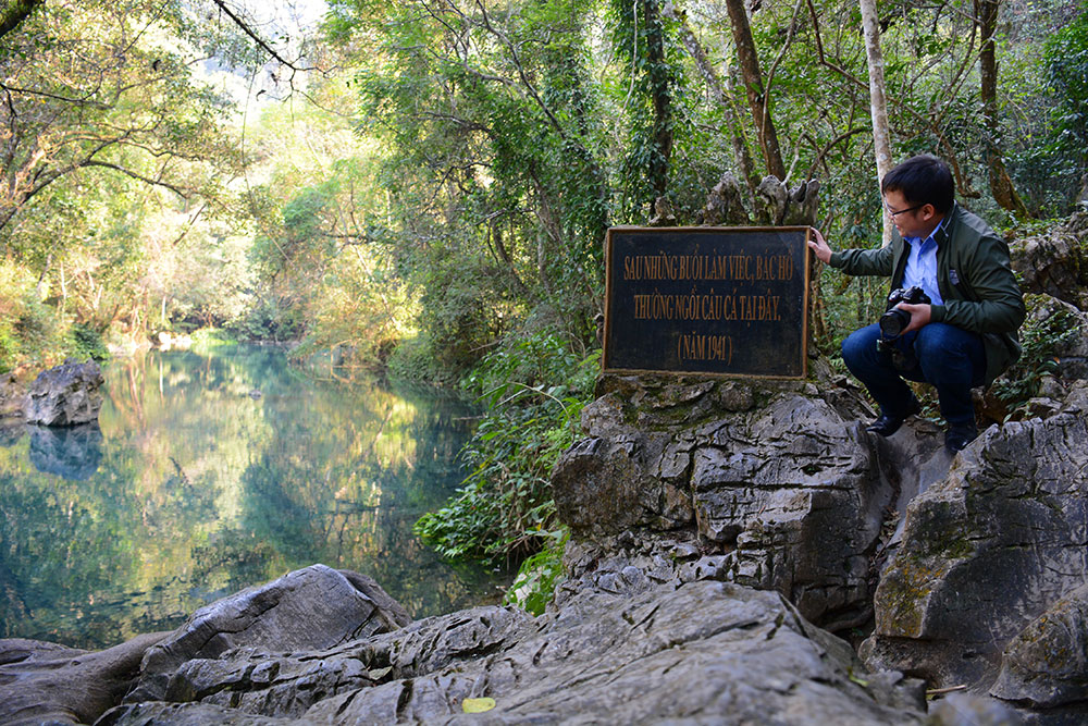 Về nơi suối nguồn cách mạng