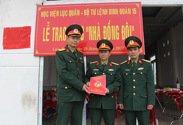 Học viện Lục quân trao nhà đồng đội tặng quân nhân có hoàn cảnh khó khăn

