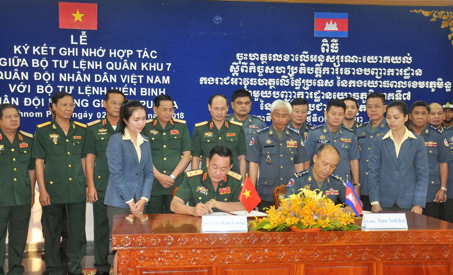 Thúc đẩy hợp tác giữa Bộ tư lệnh Quân khu 7 và Bộ tư lệnh Hiến binh Campuchia

