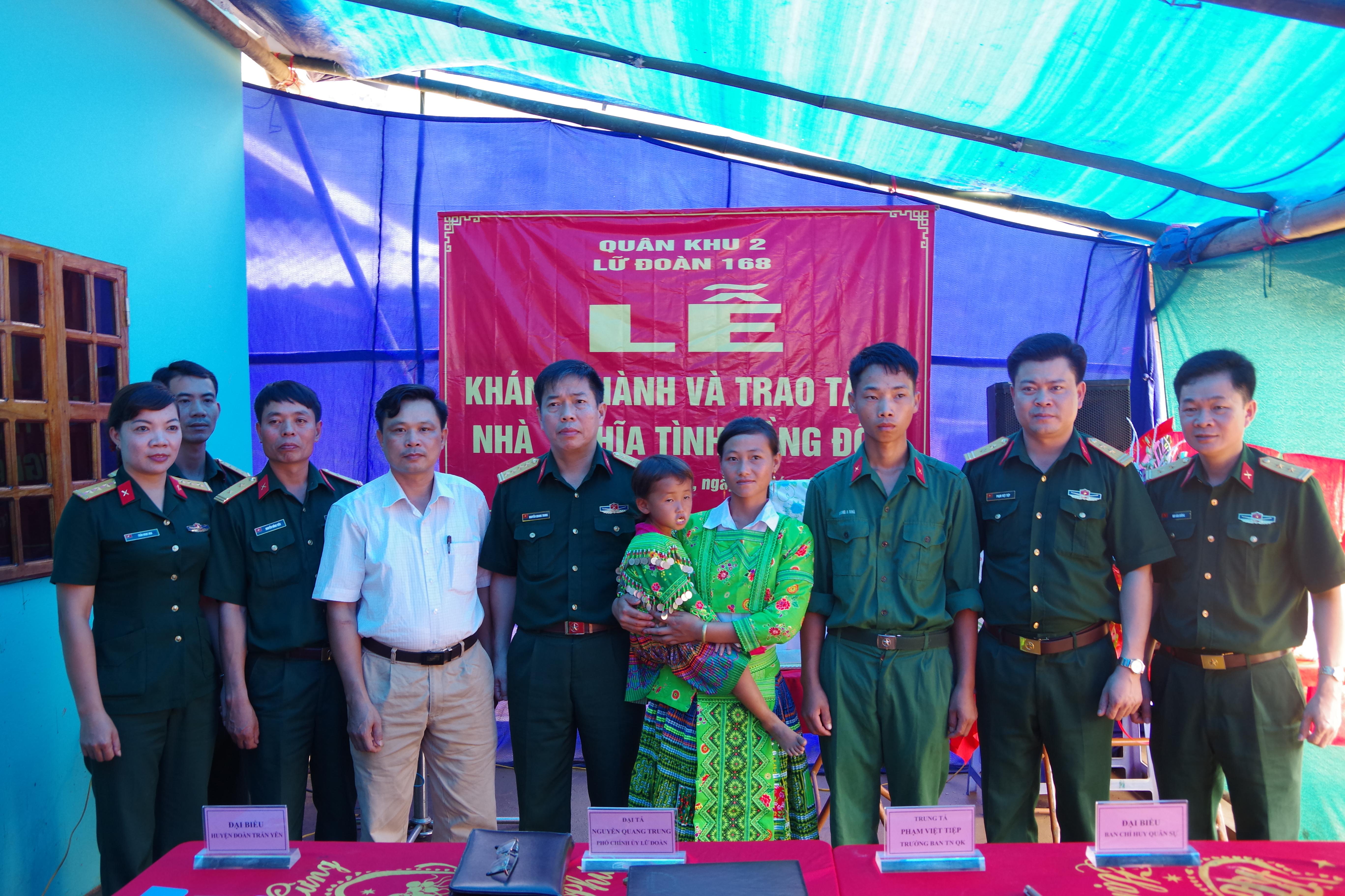 Chia sẻ khó khăn, thắm tình đồng đội

