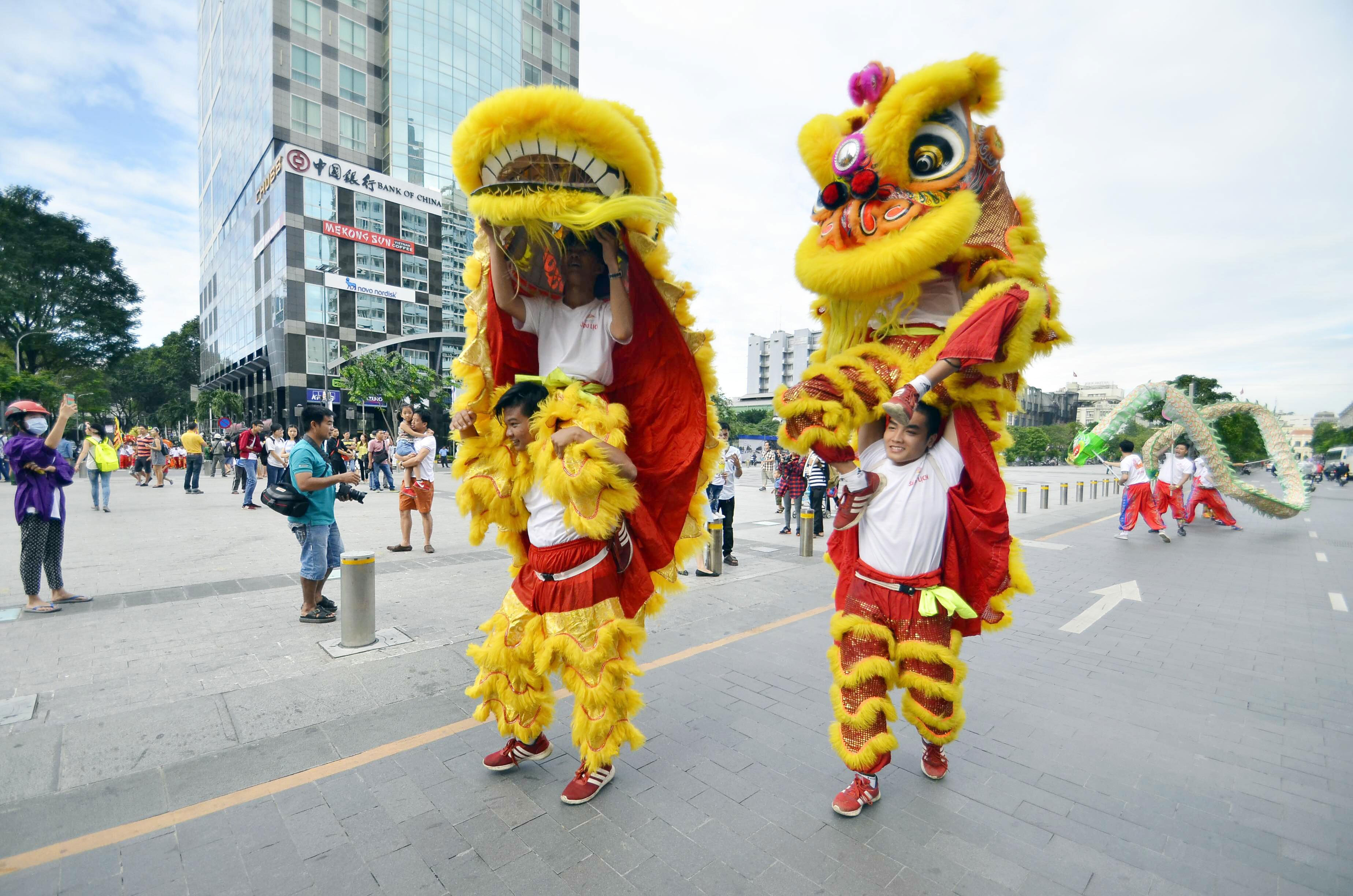 TRỐNG XUÂN THÚC GIỤC

