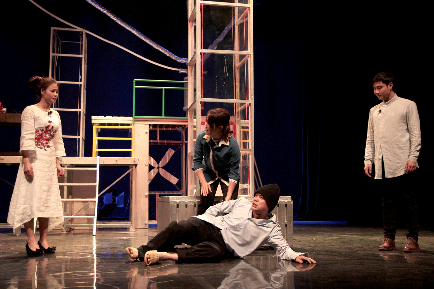 Trình diễn kịch giả tưởng “Hoa cúc xanh trên đầm lầy” của Lưu Quang Vũ