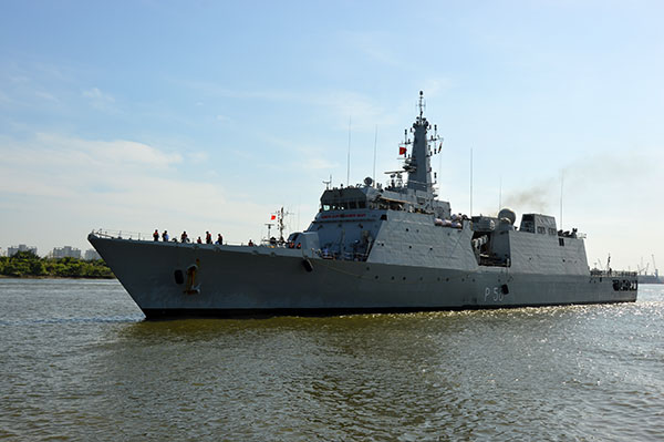 Tàu Hải quân Ấn Độ ghé đậu kỹ thuật tại TP Hồ Chí Minh và giao lưu với Hải quân Việt Nam

