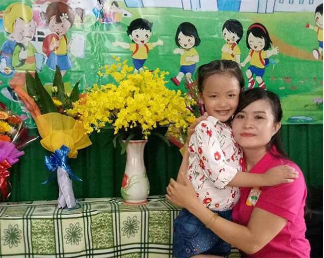 Cô giáo hợp đồng và 22 năm bám bản