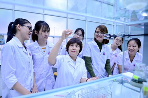 Người phụ nữ đam mê nghiên cứu cây dược liệu chữa bệnh ung thư