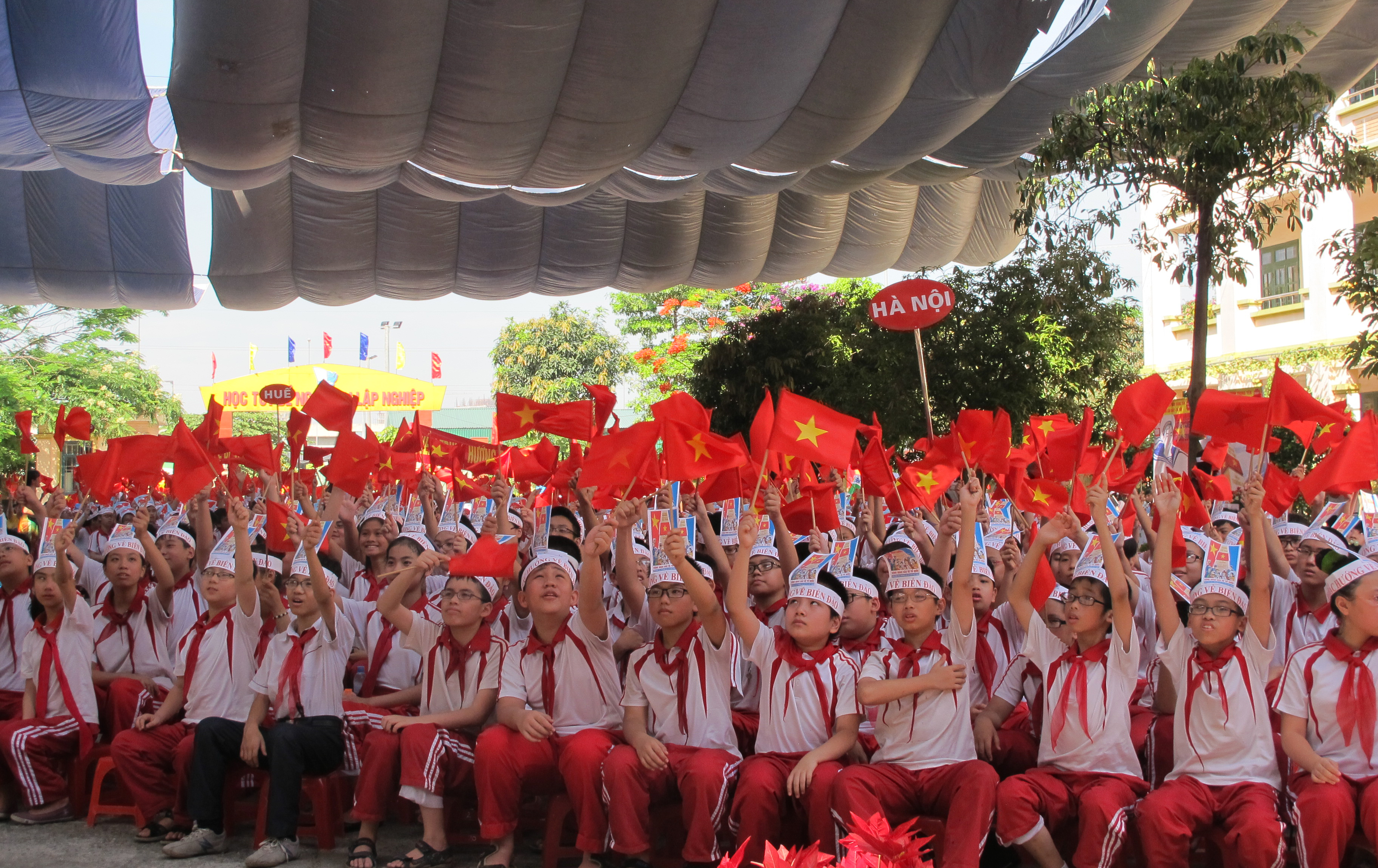 NÂNG ĐỠ TINH THẦN HỌC SINH