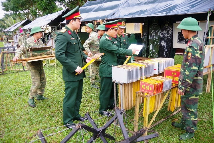 Cán bộ, chiến sĩ Tiểu đoàn 6, Trung đoàn 19 chuẩn mô hình học cụ cho mùa ra quân huấn luyện