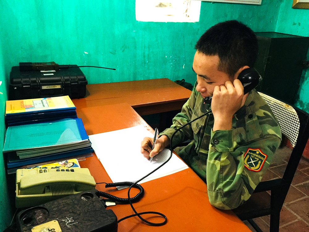 Ghi chép thông tin về tình hình “địch”.