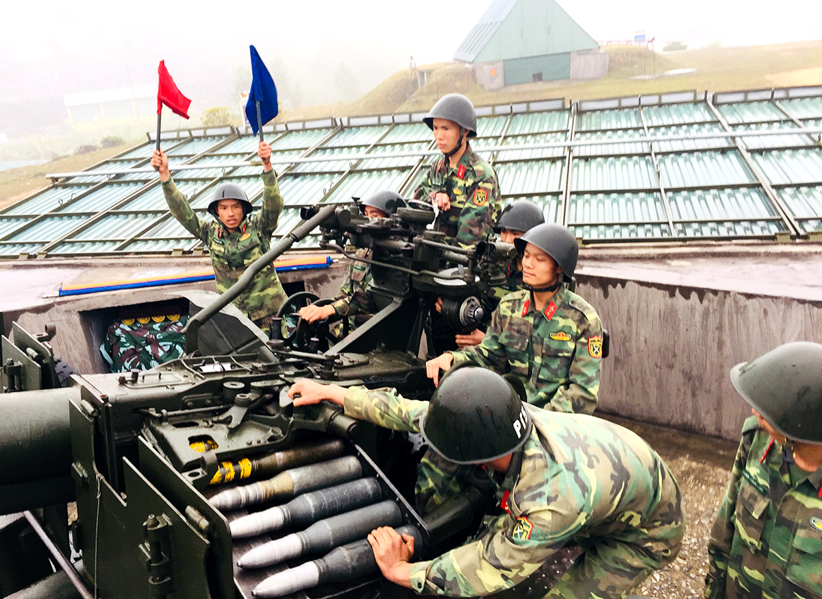 Luyện giỏi trên trận địa canh trời