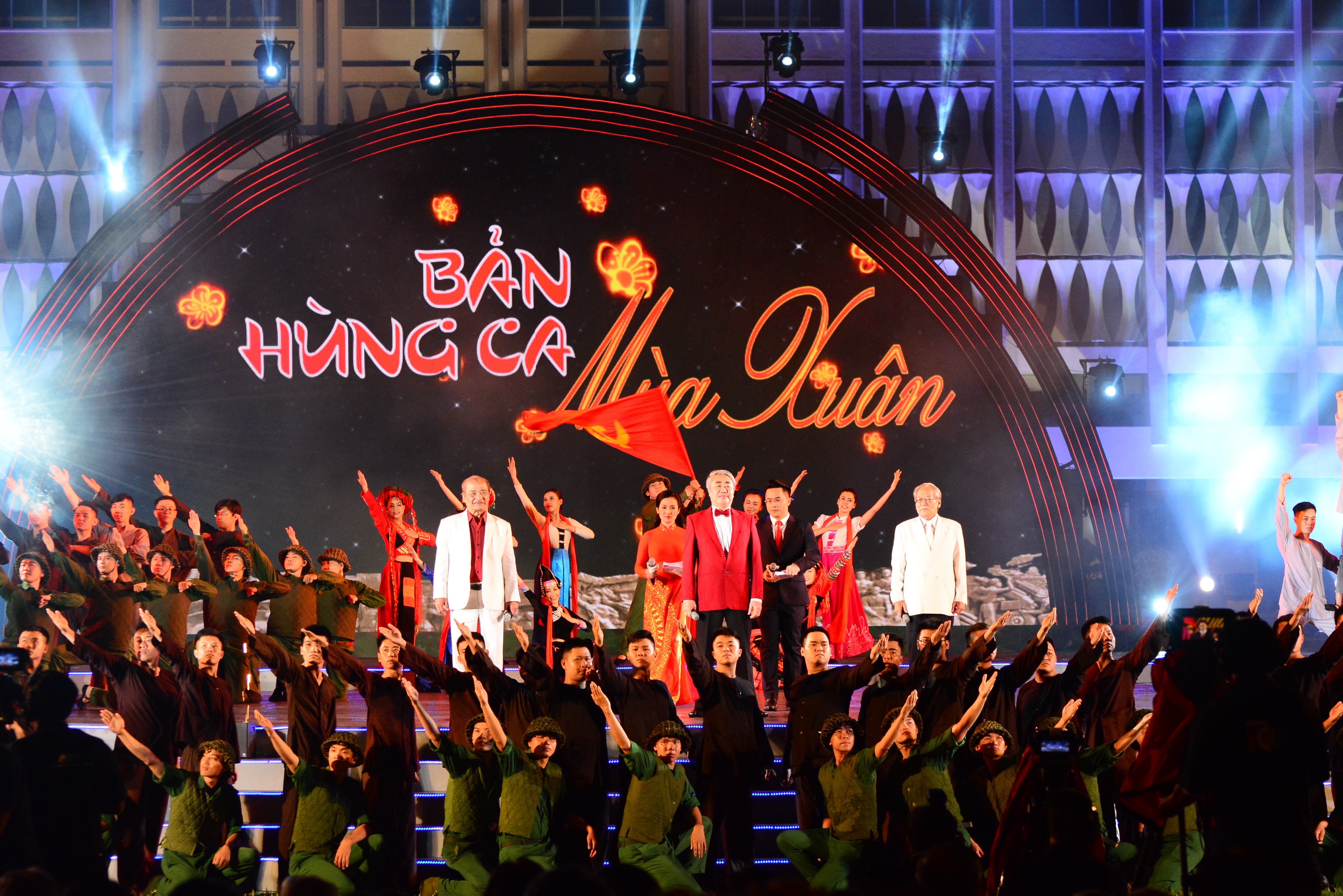 Cầu truyền hình “Bản hùng ca mùa Xuân: Chân trần - Chí thép”