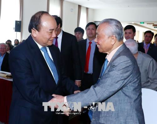 Thủ tướng Nguyễn Xuân Phúc gặp mặt cán bộ hưu trí Văn phòng Chính phủ