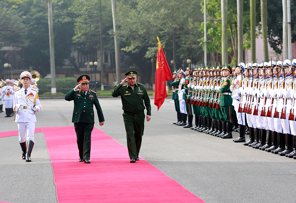 Bộ trưởng Bộ Quốc phòng Ngô Xuân Lịch chủ trì lễ đón và hội đàm với Bộ trưởng Quốc phòng Liên bang Nga Shoygu Sergey Kuzhugetovich

