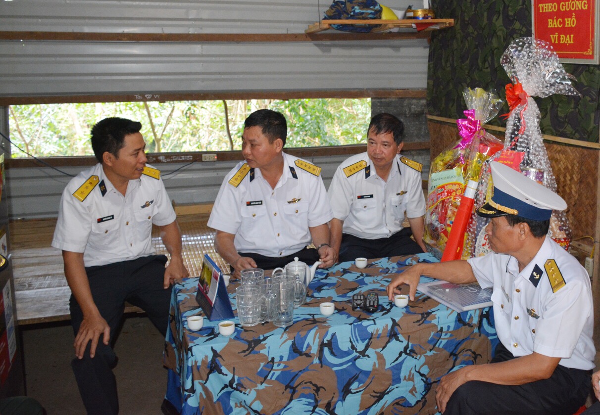BTL Vùng 2 Hải quân thăm và chúc Tết tại Côn Đảo