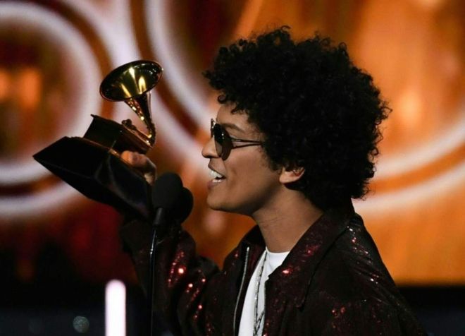 Bruno Mars thắng lớn tại Giải Grammy 2018

