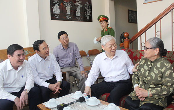 Tổng Bí thư Nguyễn Phú Trọng dâng hương, tưởng niệm các đồng chí nguyên lãnh đạo Đảng, Nhà nước