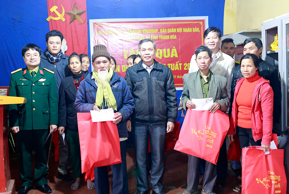Thêm gần 400 suất quà tới tay người nghèo, đối tượng chính sách tại Thanh Hóa