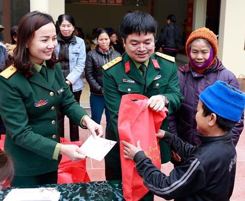  Báo Quân đội nhân dân tặng quà người nghèo, đối tượng chính sách tại Thanh Hóa