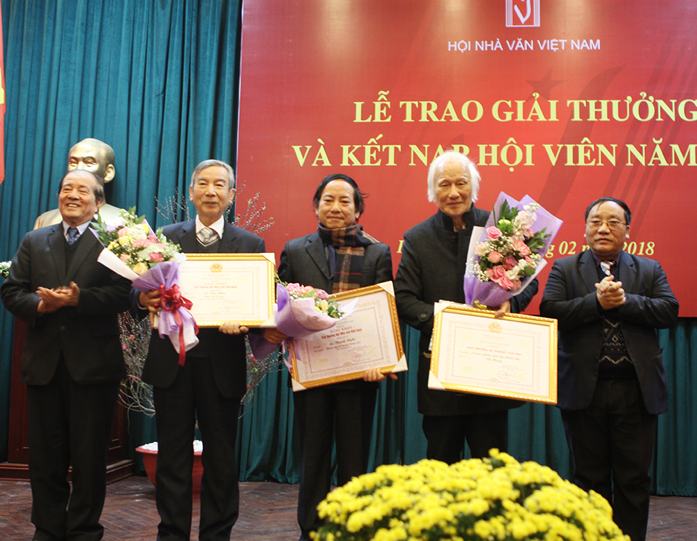 Hội Nhà văn Việt Nam trao giải thường niên năm 2017