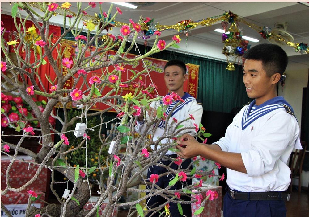 Chiến sĩ Trường Sa đón Xuân.