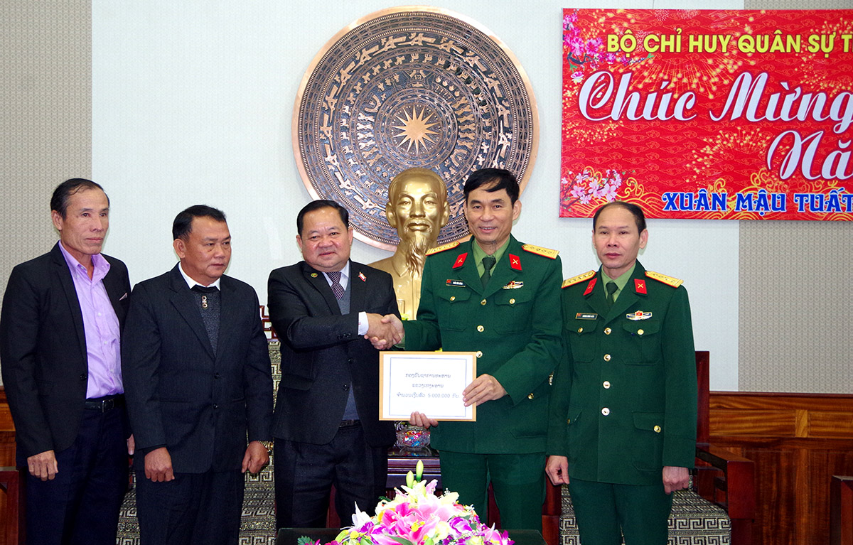 Bộ CHQS tỉnh Viêng Chăn (Lào) chúc Tết Bộ CHQS tỉnh Nghệ An