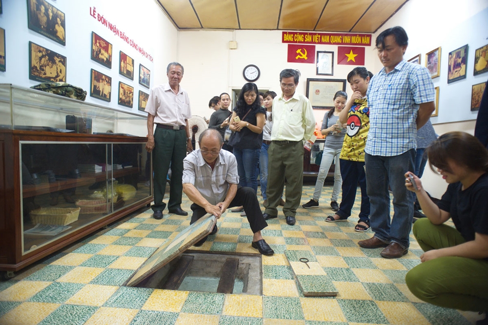 Du khách tham quan hầm chứa vũ khí bí mật phục vụ Mậu Thân 1968 tại quận 10.