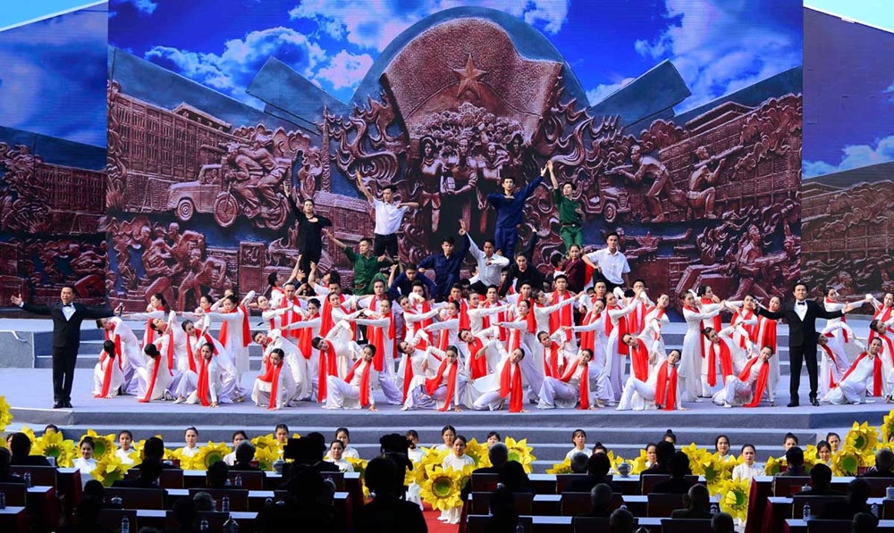 Tiết mục nghệ thuật “Bản hùng ca Mậu Thân” tại lễ kỷ niệm cấp quốc gia 50 năm cuộc Tổng tiến công và nổi dậy Xuân Mậu Thân 1968.