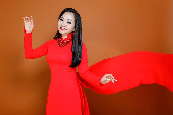 NSƯT Khánh Hòa gây bất ngờ khi hát nhạc Bolero