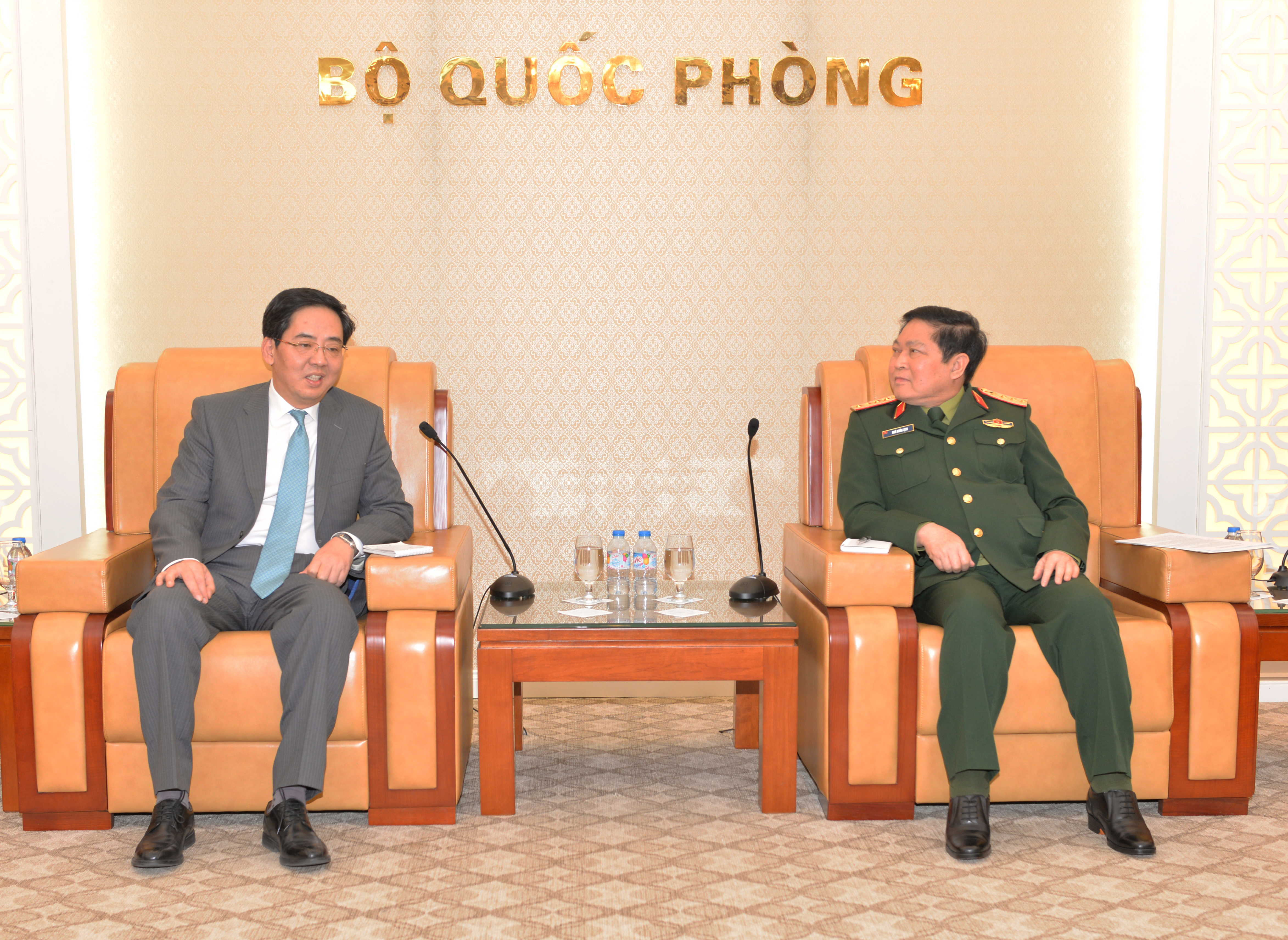 Đại tướng Ngô Xuân Lịch tiếp Đại sứ Trung Quốc tại Việt Nam