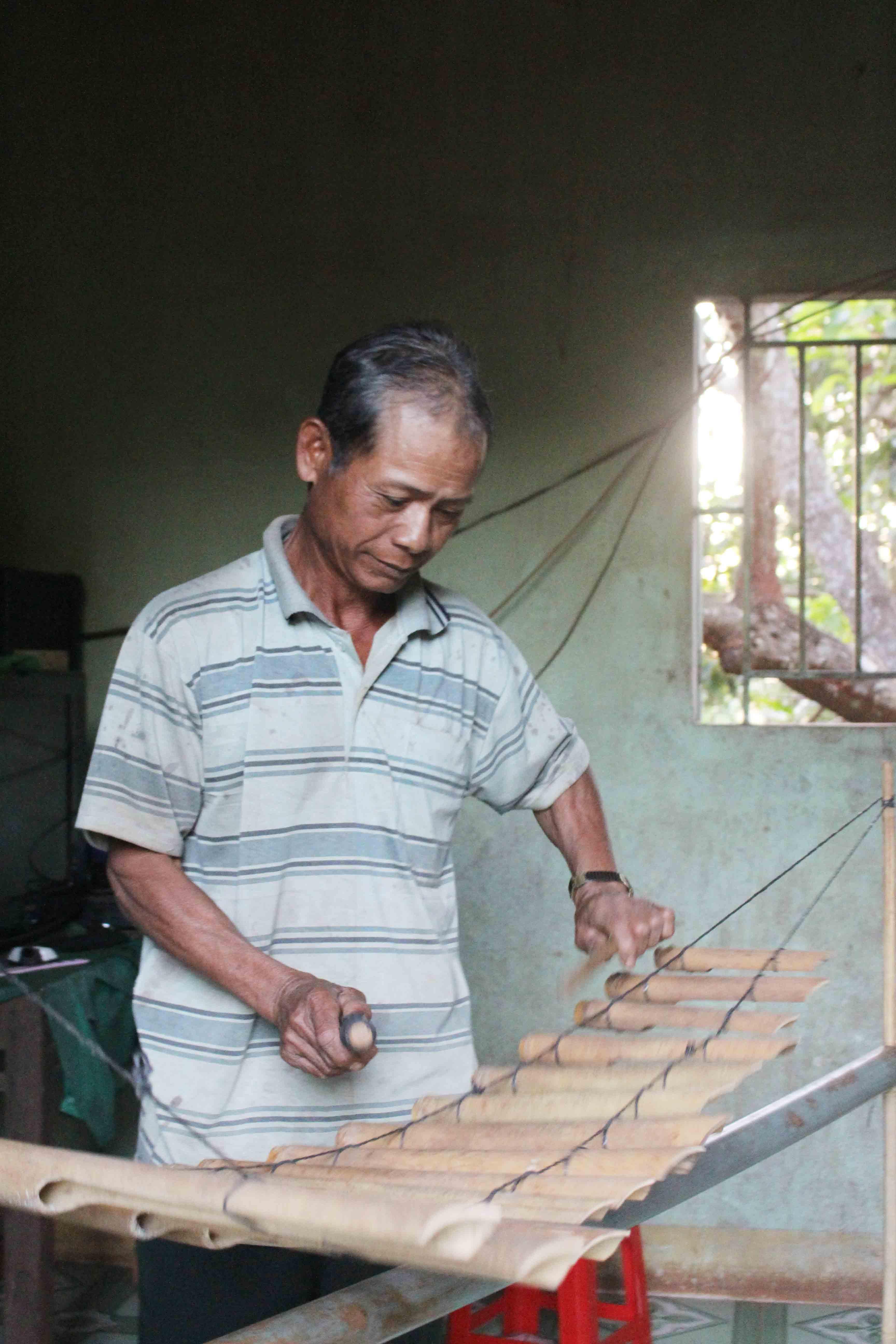 Nặng lòng với tiếng đàn t’rưng