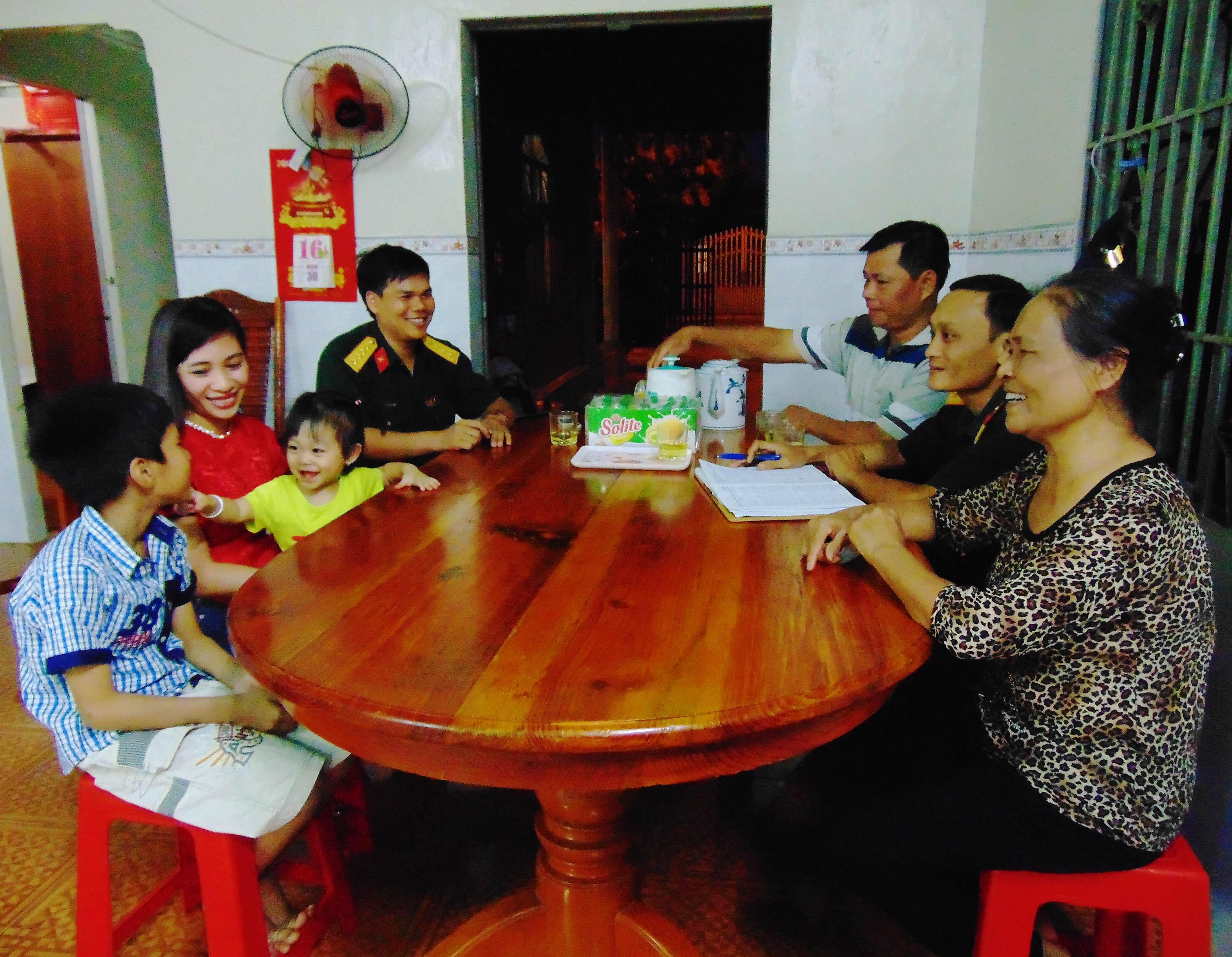 Kiên cường như… vợ lính biển

