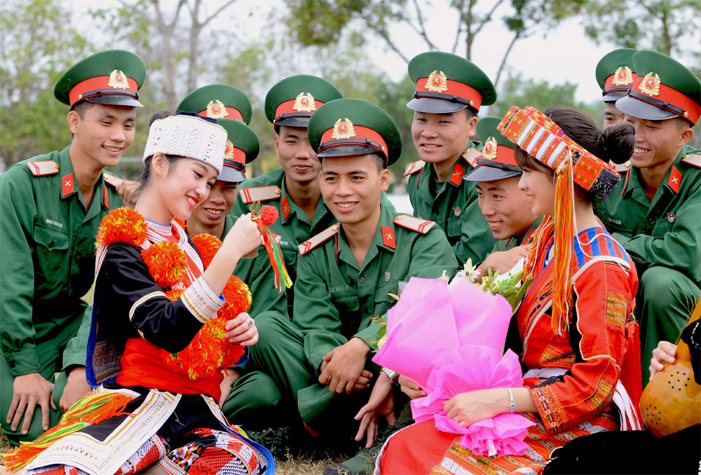 “Con đường chúng ta đang đi ngày càng tươi sáng...”