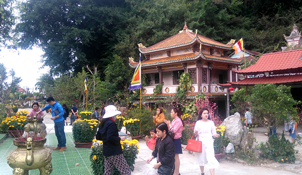 Gần 300 nghìn lượt khách du lịch đến Đà Nẵng dịp Tết Mậu Tuất 2018