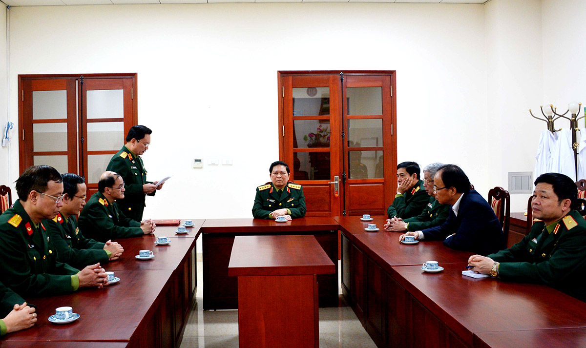 Đại tướng Ngô Xuân Lịch thăm và chúc Tết  đồng chí Lê Đức Anh