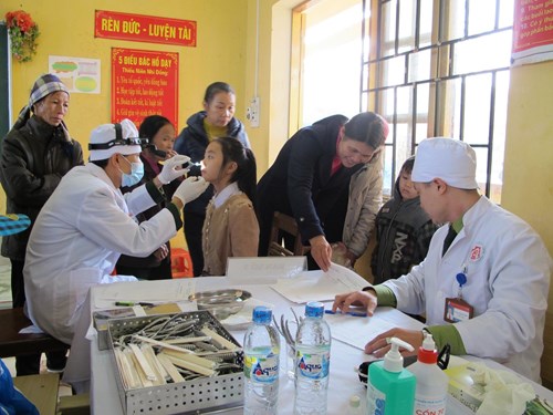 THÂN THƯƠNG TẤM ÁO BLOUSE