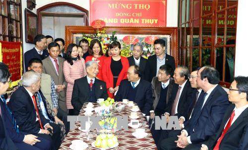 Thường trực Chính phủ mừng thọ Trung tướng Đặng Quân Thụy 