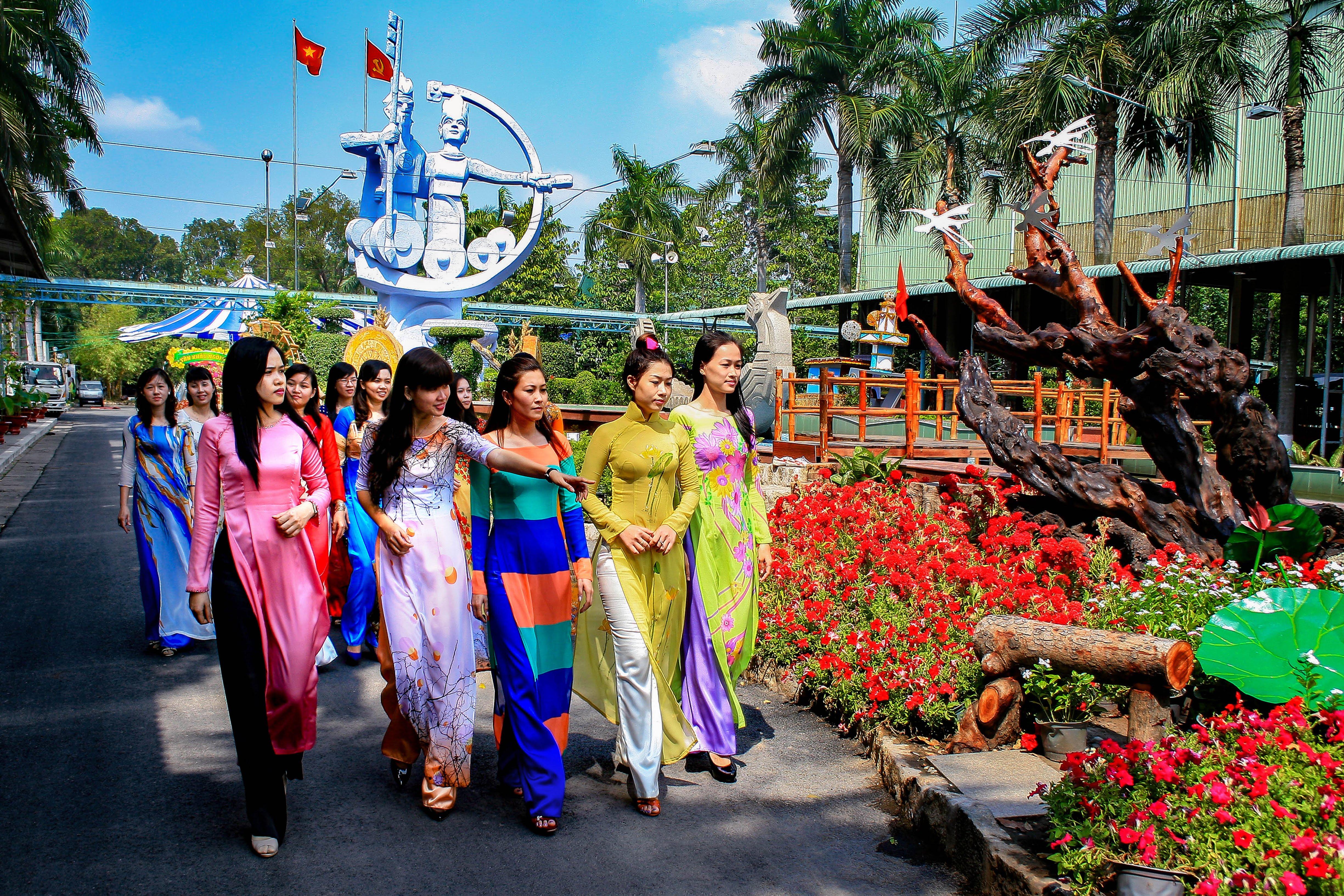 Hơn 400.000 lượt khách tham quan, du xuân tại Đầm Sen