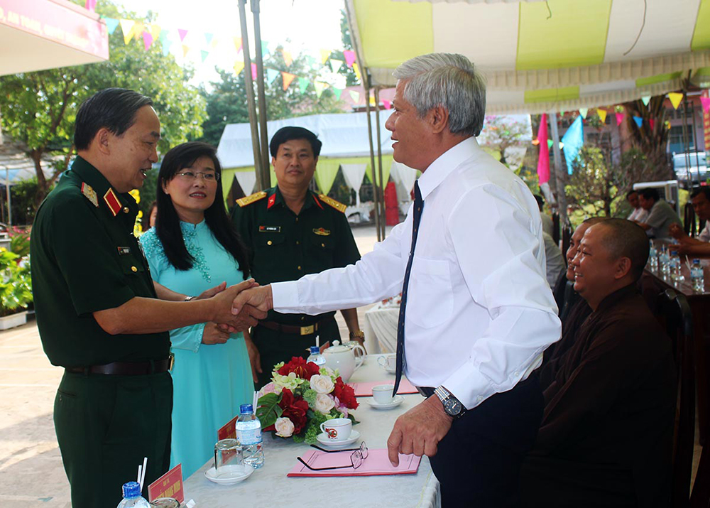 Ban CHQS huyện Thống Nhất, tỉnh Đồng Nai gặp mặt các chức sắc tôn giáo