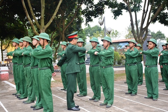 Chiến sĩ các phân đội luyện tập đội ngũ.