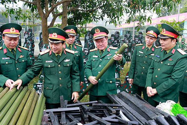 Tăng cường huấn luyện sát với thực tiễn chiến đấu, làm chủ vũ khí, khí tài mới, hiện đại