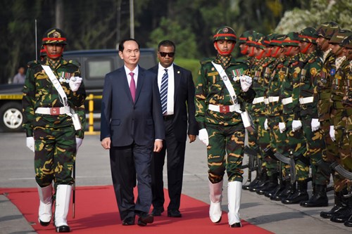 Chủ tịch nước Trần Đại Quang tới Dhaka, bắt đầu chuyến thăm Bangladesh

